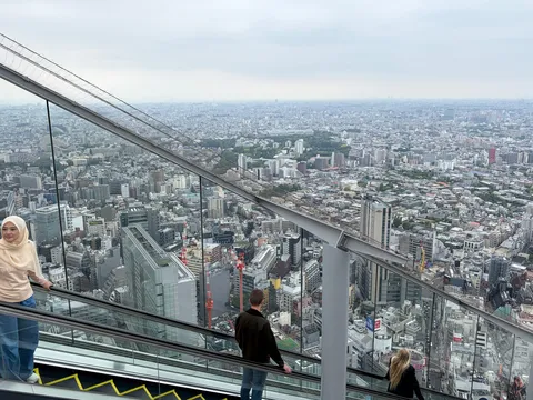 空中エスカレーターで街見物