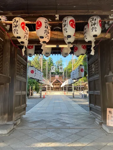 提灯の灯りが誘う、古都への参道