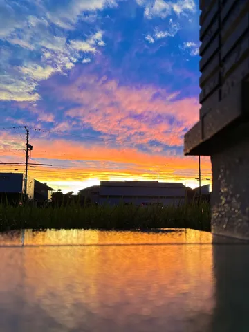 夕暮れの静かな反射