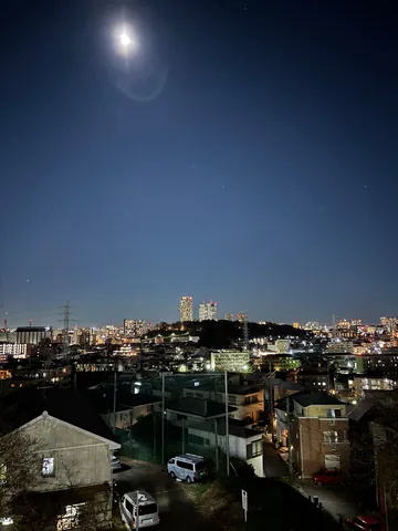 月明かり、街の灯り、静かな夜景