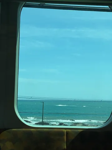 車窓に広がる青い世界