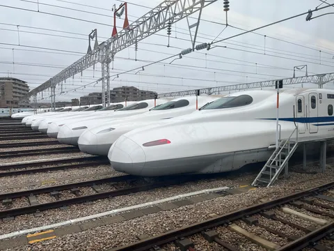 整然と並ぶ新幹線の顔