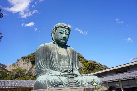 青空に映える大仏の静寂