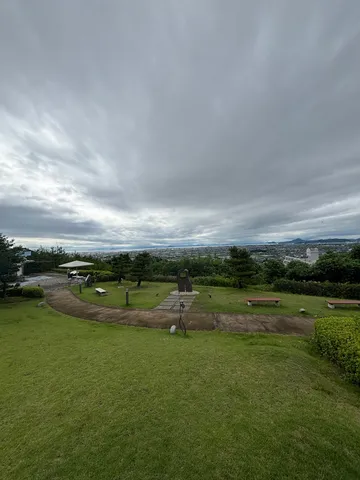 雨上がり、静寂の眺望