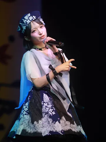 ステージに輝く和風アイドル