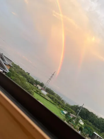 雨上がりの空に架かる二重の虹