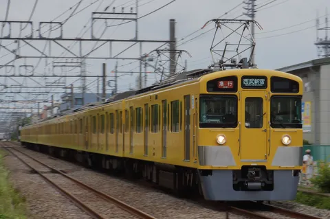 黄色い列車、西武新宿へ