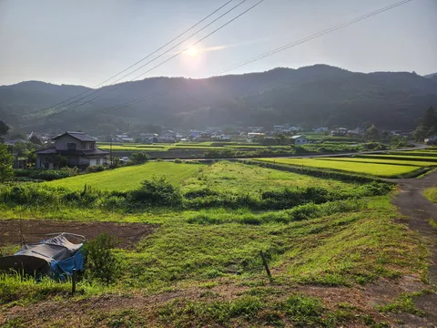 田園風景に沈む太陽