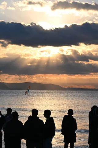 風と光が織りなす夕景