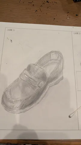 鉛筆で描かれたローファー