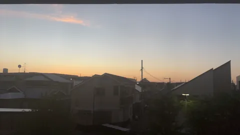 夕暮れ時の住宅街