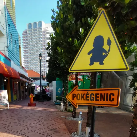 路地に潜むポケ風景