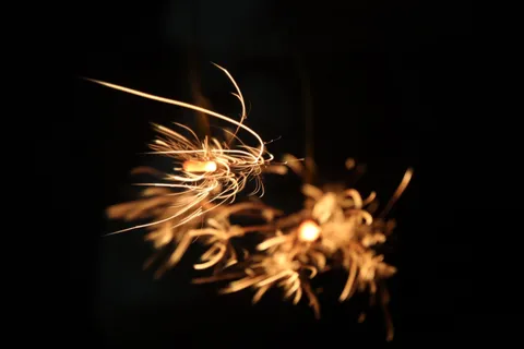 夜空を彩る光の線