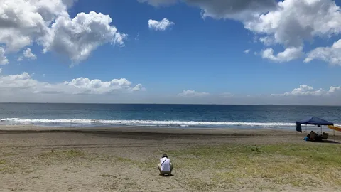 静寂の海辺、一人の時間