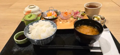 和の膳に映える白ごはん