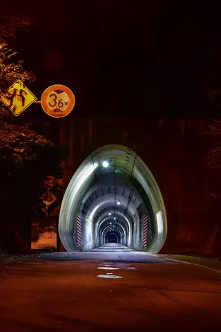 トンネルの向こうは、未知との遭遇？