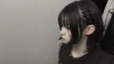 静寂に揺れる影