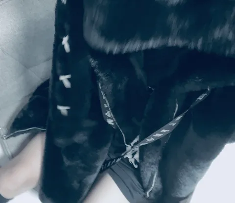 黒の毛並みに宿る静けさ