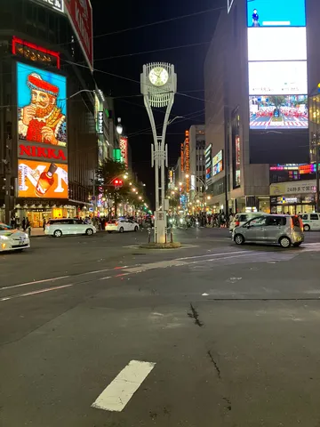 夜を刻む街角のリズム