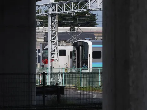 静寂の駅、列車と対話
