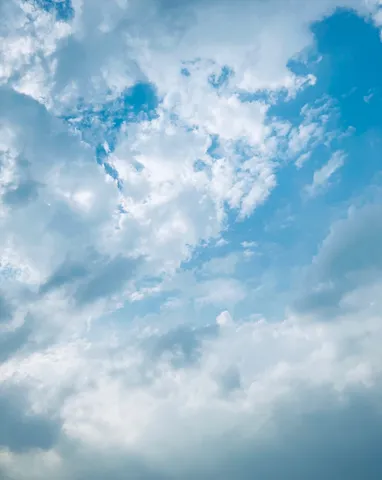 蒼穹に広がる白き雲の軌跡