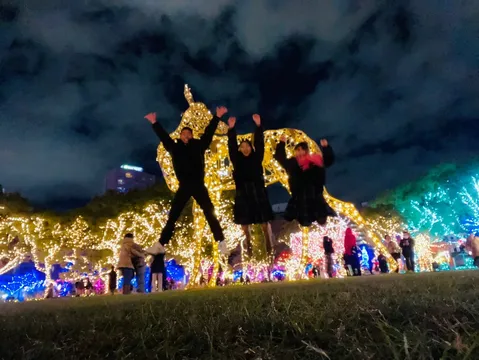 光の中で弾む喜び