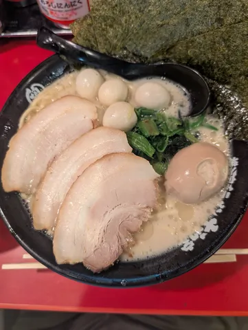 ラーメンと、つるんと卵たち