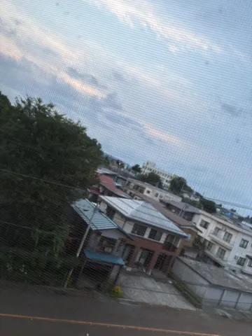 空と街並みの憂鬱な午後