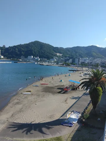 夏の終わりの海辺の散歩道