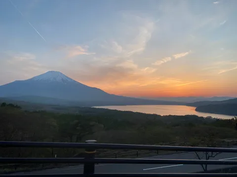 茜空に映える富士