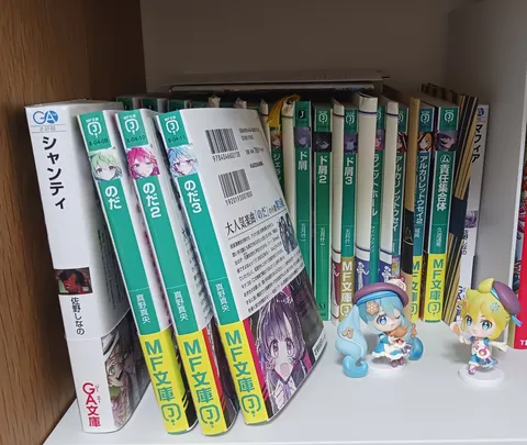 整然と並ぶ物語の断片