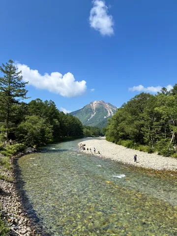 清流きらめく、山の懐