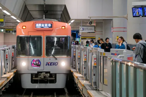 日常を彩る、電車と人々
