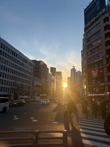 夕暮れ交差点、光のカーテン