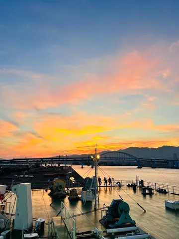 船上からの絶景、燃える空
