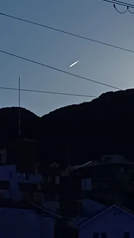 空飛ぶ物体？それとも電気？