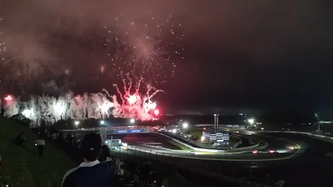 夜のサーキット、まさかの大花火！