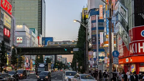 万世橋から秋葉原