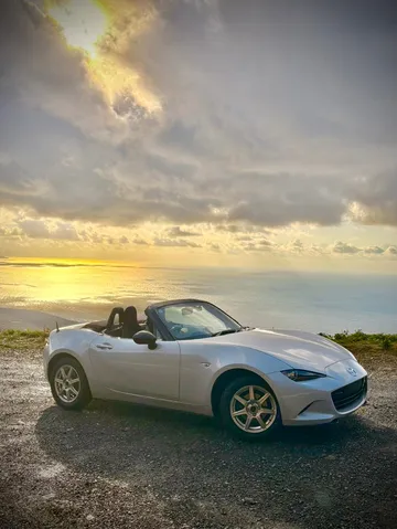黄金色の海と愛車の輝き