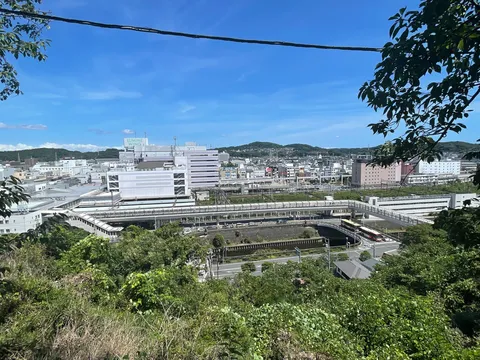 青空と街並みのコントラスト