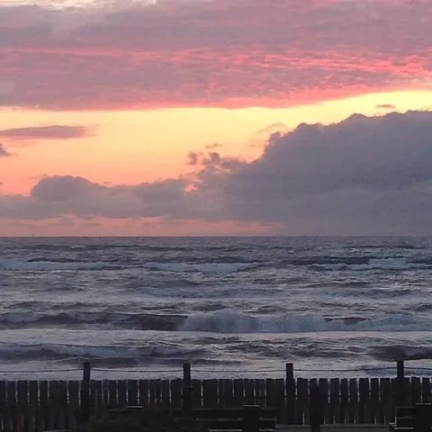 夕凪の海、静寂のグラデーション
