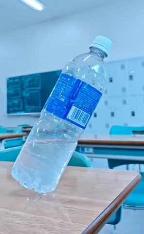 午後の教室、静かな渇き