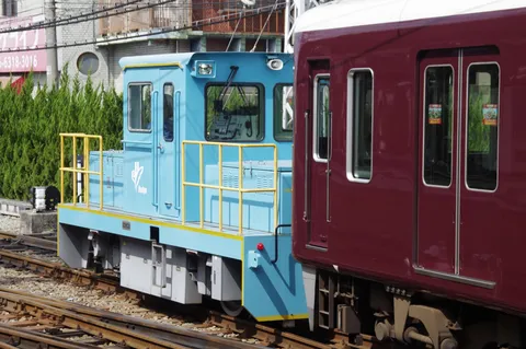 夕焼けとレアな電車