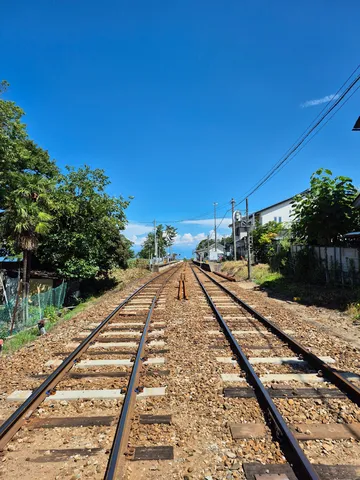 どこまでも続く線路の先