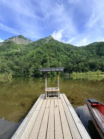 静寂の桟橋、山の息吹