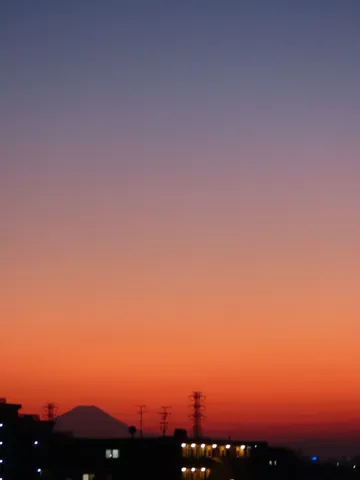 燃える空と街の灯り