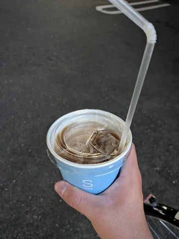 青いカップの涼感