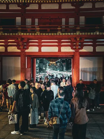 朱の門をくぐる夜の帳