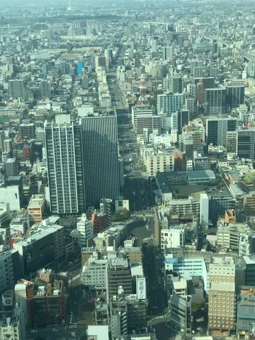 高層ビル群の迷宮