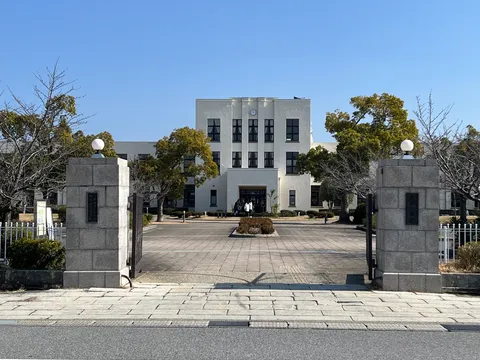 静謐な学び舎への誘い